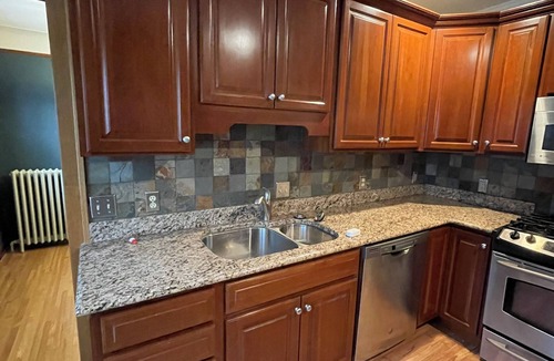 Highland House | Mid-Term Rental - Over 30 Days - Saint Paul near colleges