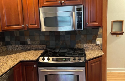 Highland House | Mid-Term Rental - Over 30 Days - Saint Paul near colleges