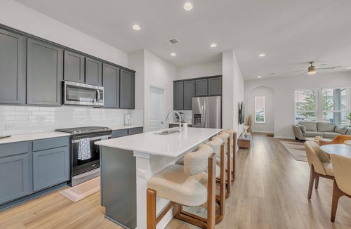Hutto House | Mid-Term Specialist: 3BR Round Rock Home for Corporate, Relocation & Insurance!
