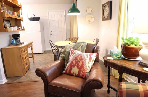 Kansas City House | Mid-Term Stay, Fun House Lodge
