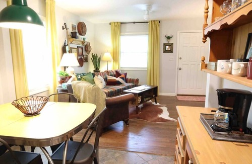 Kansas City House | Mid-Term Stay, Fun House Lodge