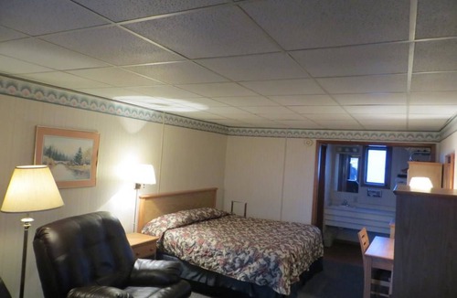 Kearney Hotel | Mid Town Western Inn