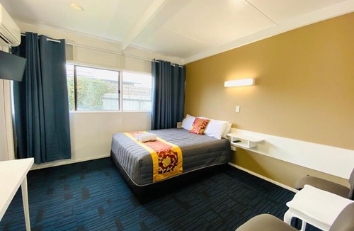 Morwell Hotel | Mid Valley Motel