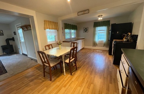 South End House | Mid-week Retreat! Work by day, play by night! Spacious 5BR Near UVM