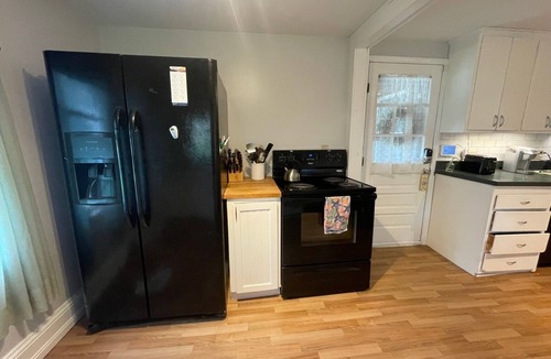 South End House | Mid-week Retreat! Work by day, play by night! Spacious 5BR Near UVM