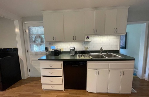 South End House | Mid-week Retreat! Work by day, play by night! Spacious 5BR Near UVM