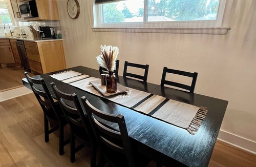 Norman House | Mid-West Mod-1 mile to OU-Central Norman-Sleeps 16