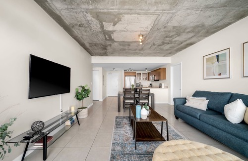 Midtown Condo | MIDBLOCK RESIDENCES 2BR/2BA FREE PARKING