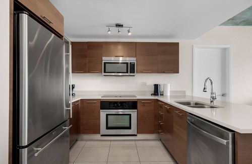 Midtown Condo | MIDBLOCK RESIDENCES 2BR/2BA FREE PARKING