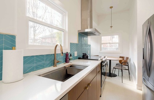 Sunnyside House | MidCentury Dream 2BR - 95 WalkScore