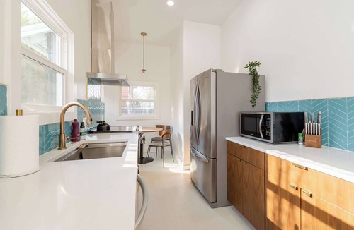 Sunnyside House | MidCentury Dream 2BR - 95 WalkScore