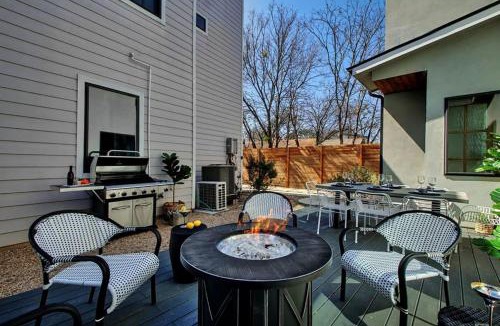 Montopolis House | Midcentury Luxury Home with Outdoor Deck