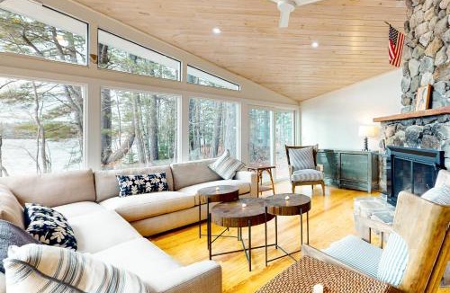 Nobleboro House | Midcentury Meets Rustic Lakefront