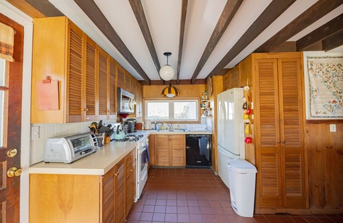 Little Compton House | Midcentury modern marvel in a gorgeous private setting