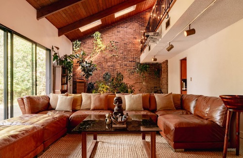 Davidson County House | Midcentury modern dream home with a Graceland twist