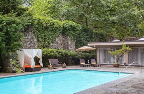 North Stamford House | Midcentury Modern ZenHouse Sculptor Studio