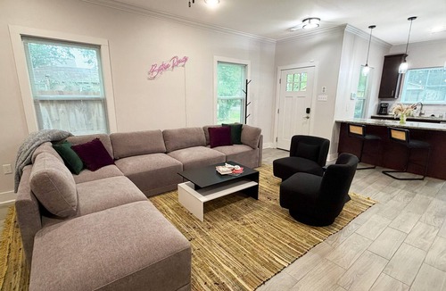 Mid City South House | MidCity Mural House - LSU - 3Bed Modern Amenities