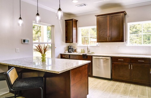 Mid City South House | MidCity Mural House - LSU - 3Bed Modern Amenities