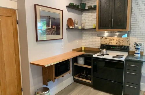 Bath House | MIDCOAST, HISTORIC, FRESH. DOWNTOWN BEAUTIFUL BATH with Laundry