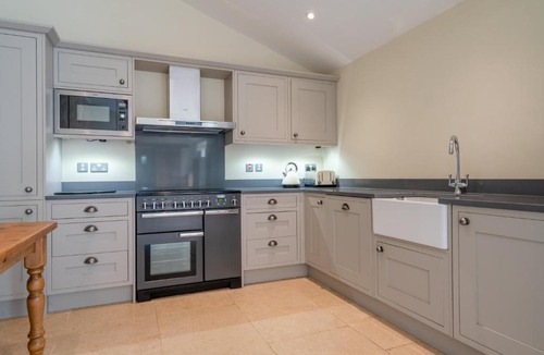 Dyrham House | Middle Barn