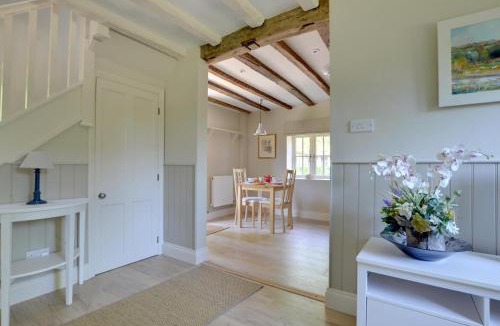 Charcott House | Middle Barn