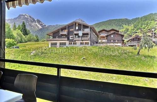 Grimentz Apartment | Middle class flat for 4 people, small living room with fireplace, kitchen area with dishwasher, 1 sm