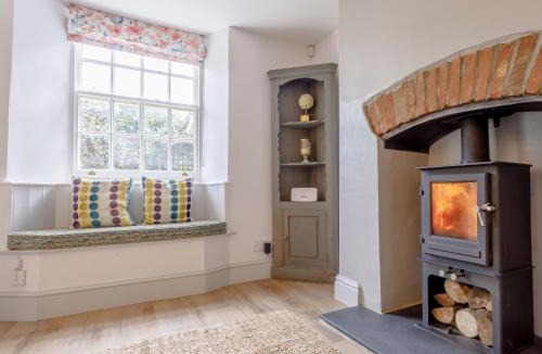 Easton on the Hill House | Middle Cottage