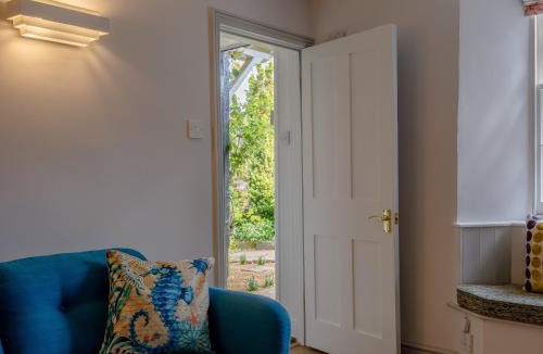 Easton on the Hill House | Middle Cottage