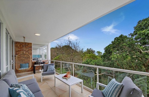 Cootharaba Apartment | Middle Floor Luxury Beachfront