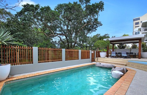 Cootharaba Apartment | Middle Floor Luxury Beachfront