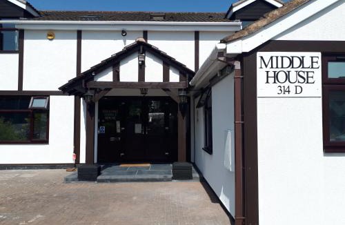 Binley Bed & Breakfast | Middle House