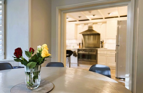 Ryde Ski Chalet | Middle Lodge