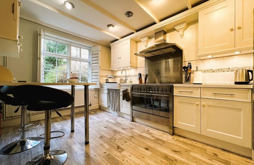 Ryde Ski Chalet | Middle Lodge