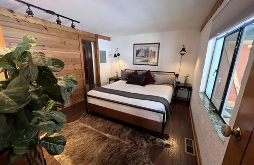 Drake Hotel | Middle Mountain Cabin at the Woolly Bugger Inn