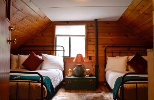 Drake Hotel | Middle Mountain Cabin at the Woolly Bugger Inn
