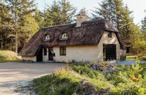 Øhuse House | Middle of forest with sea and reserve