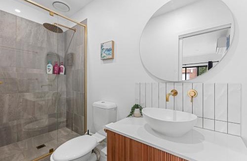 Geelong Apartment | Middle Of Town With Parking!