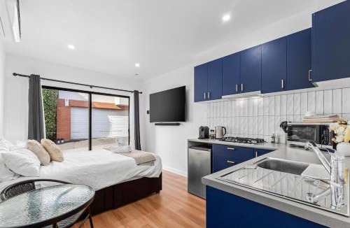 Geelong Apartment | Middle Of Town With Parking!