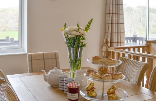 Heligan House | Middle Wicket