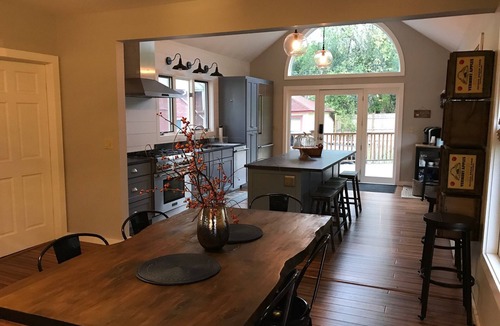 Middlebury House | Middlebury Gem open concept and 5 minutes from town