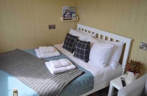 Pickering House | Middlehead Huts