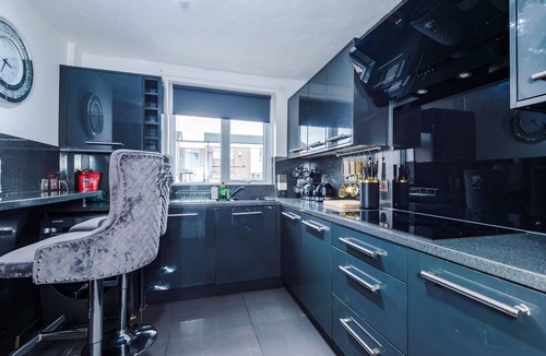 Middleton House | Middleton | 4 Bed | Free Parking | Long stays