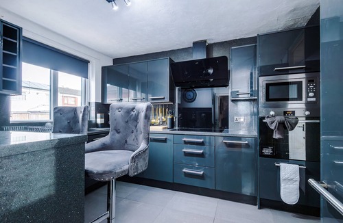 Middleton House | Middleton | 4 Bed | Free Parking | Long stays