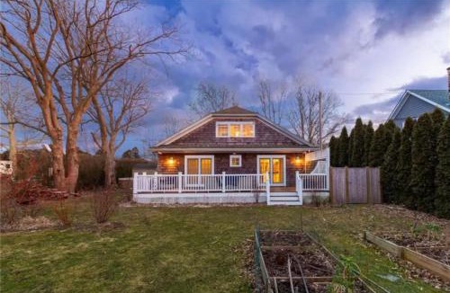 Newport East House | Middletown Bungalow - RIBryan Property
