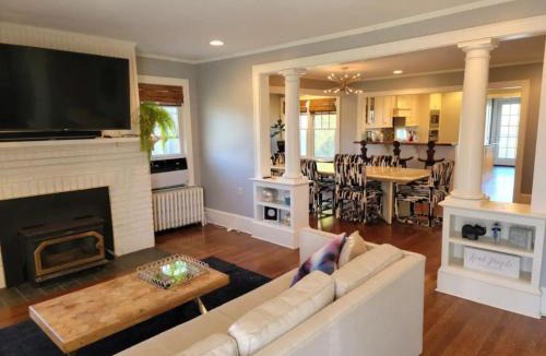 Newport East House | Middletown Bungalow - RIBryan Property