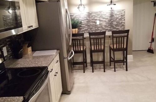 Middletown House | Middletown Centenarian 4 Bed 2 Bath Sleeps 12