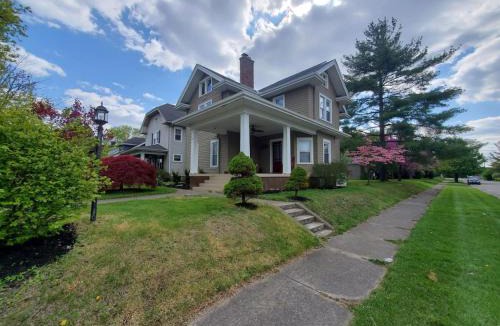 Middletown House | Middletown Centenarian 4 Bed 2 Bath Sleeps 12