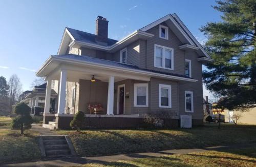 Middletown House | Middletown Centenarian 4 Bed 2 Bath Sleeps 12