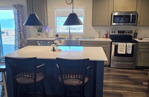 Negreet House | Midlake. Conveniently located close to Toledo Town. Pet friendly.