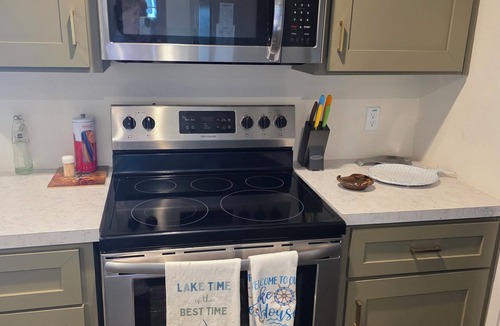 Negreet House | Midlake. Conveniently located close to Toledo Town. Pet friendly.